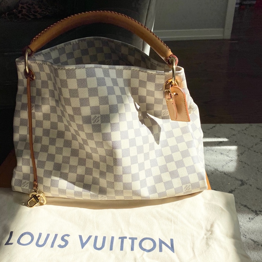Louis Vuitton Artsy Bag